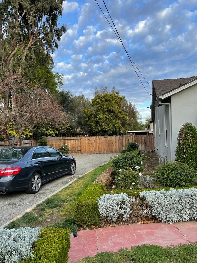 Building Photo - 1966 Almaden Rd