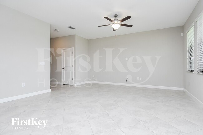 Foto del edificio - 9823 Ivory Dr