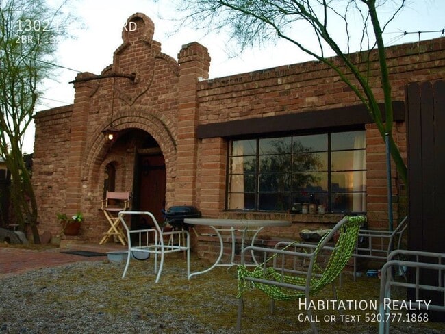 Building Photo - Rare opportunity to rent this historic cas...