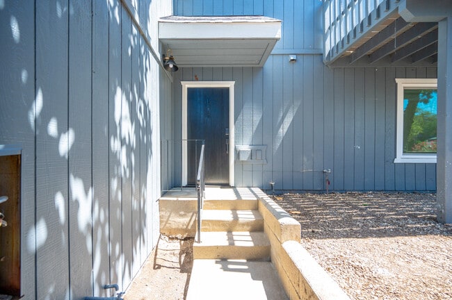 Front Entry - 680 Morro St