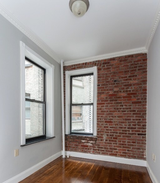 Building Photo - 309 E 8th St