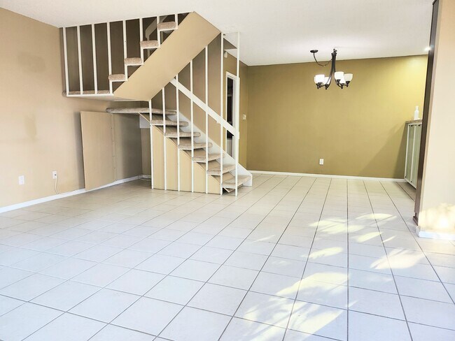 Vivienda en la planta baja - 9514 Easter Way