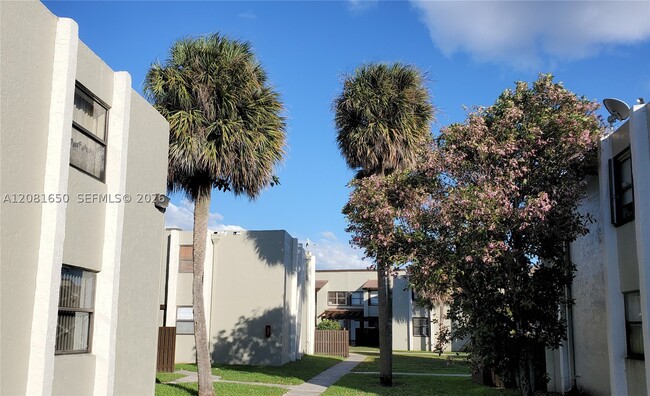 Building Photo - 10020 NW 9th St Cir