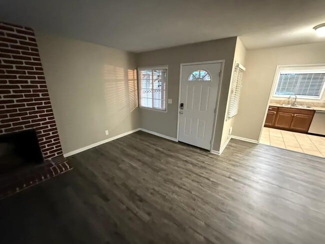 Foto del edificio - 7153 De Palma St