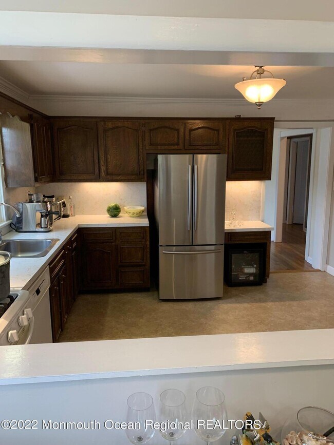 Foto del edificio - 64 Locust Ave