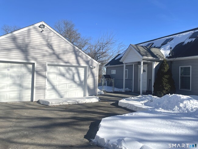 Building Photo - 350 Access Rd