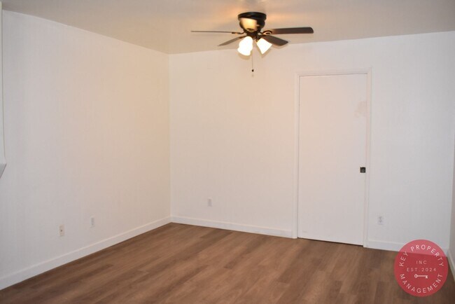 Foto del edificio - Charming 2-Bedroom East San Diego Apartment