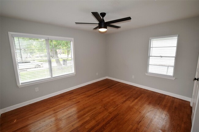 Building Photo - 8130 Sharondale Dr