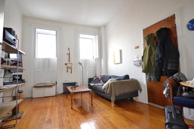Building Photo - 72 Van Buren St