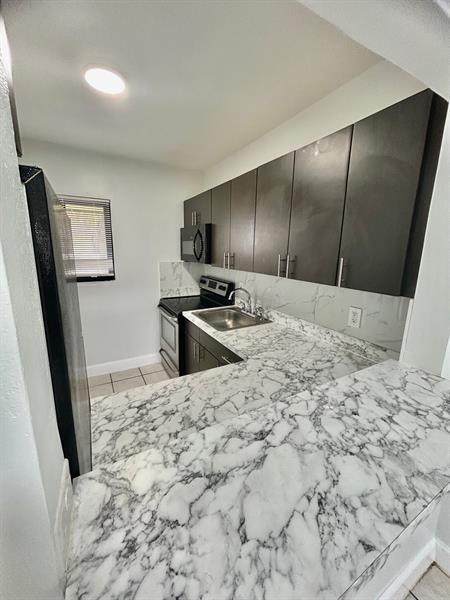 Foto del edificio - 18255 NW 23rd Ave