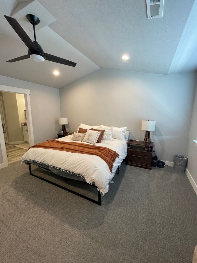 Building Photo - 3 Bed / 2.5 Bath Beautiful Lehi Home – $2,...