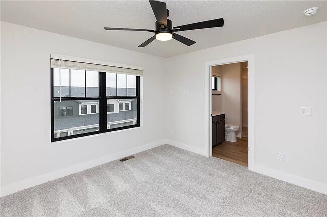 Foto del edificio - 2833 SW Prairie Trail Pky
