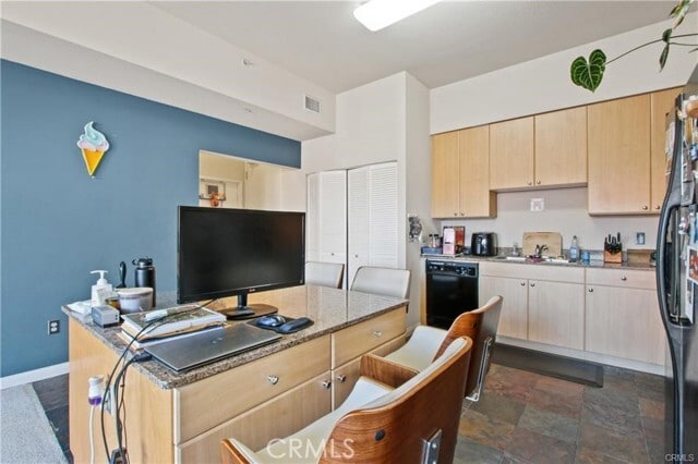 Building Photo - 388 E Ocean Blvd