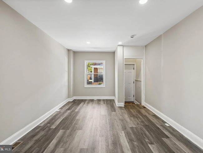 Building Photo - 724 N Curley St