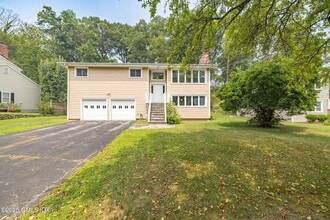 Building Photo - 37 Windsor Ln