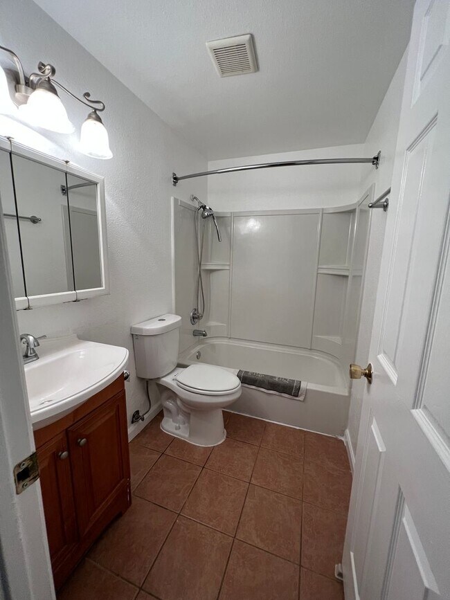 Foto del edificio - 7447-7449-7449 SE 83rd Ave