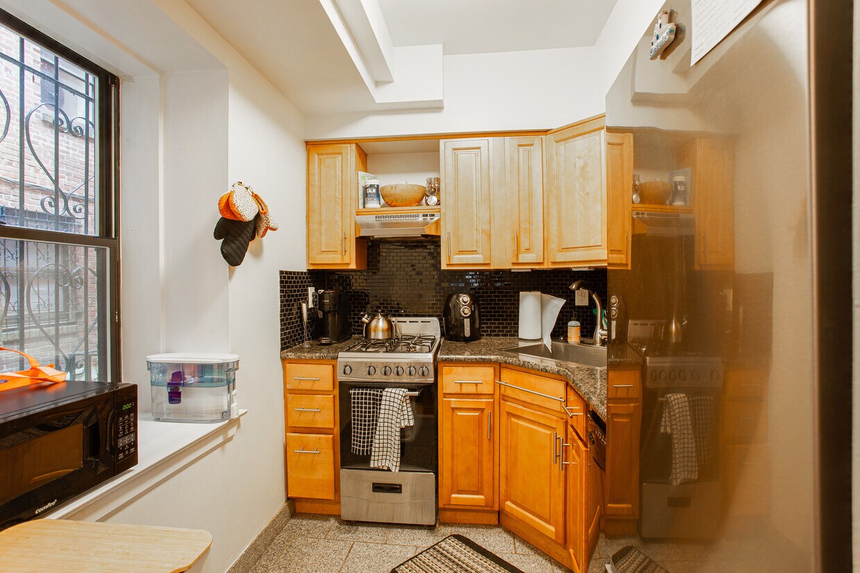 Primary Photo - 2213 Green St