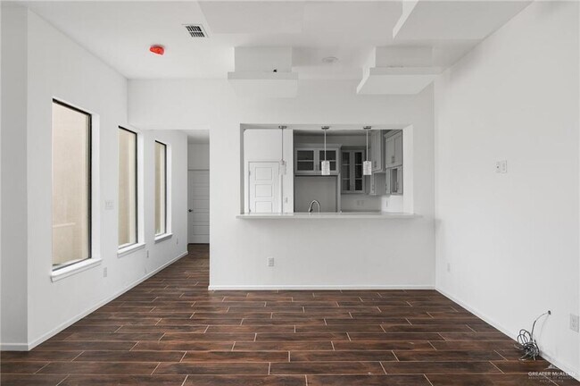 Building Photo - 2105 Azalea St