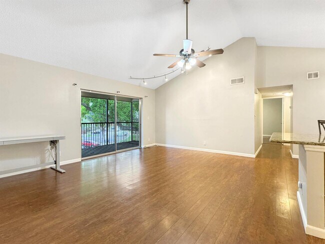 Foto del edificio - 3083 N Oakland Forest Dr