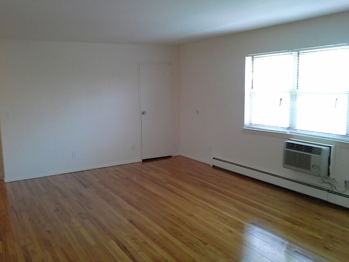 Steuben Arms Apartments in River Edge, NJ