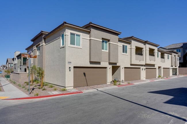 Building Photo - NEW BUILD 3 BEDROOM TOWNHOME IN CADENCE