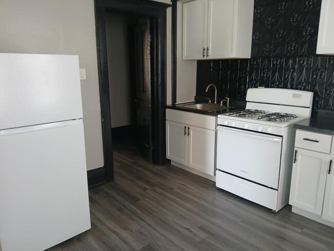 Building Photo - 2422 N Teutonia Ave