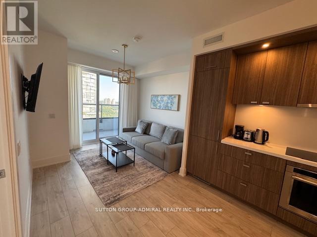 Building Photo - 10 Inn On The Pk Dr