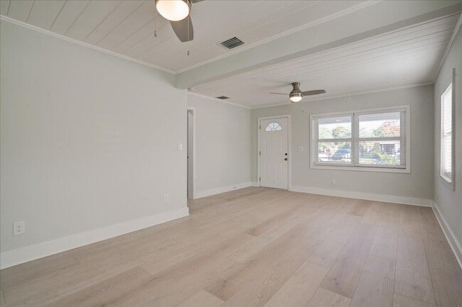 Foto del edificio - 320 NW 6th Ave