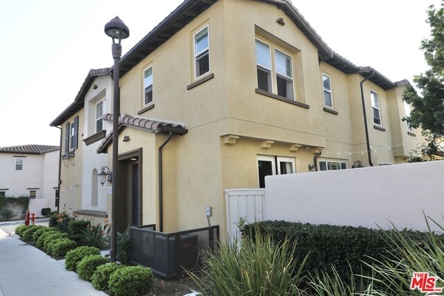 Building Photo - 10077 Solana Dr