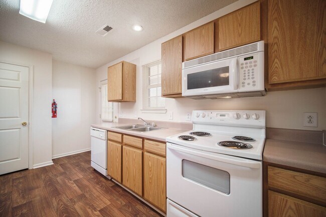 Foto del edificio - All Brick Building******55+Senior Community****** Rent $924/month