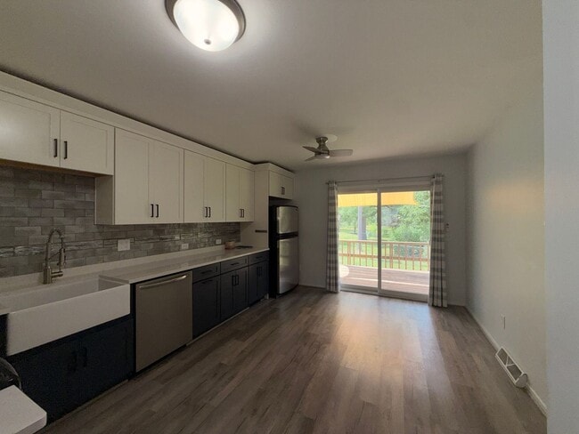 Building Photo - 3530/3532 Lincoln St,