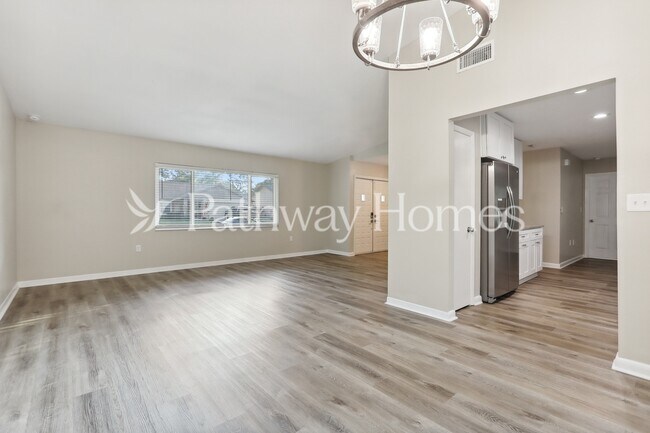 Building Photo - 1935 Spanish Oaks Dr N