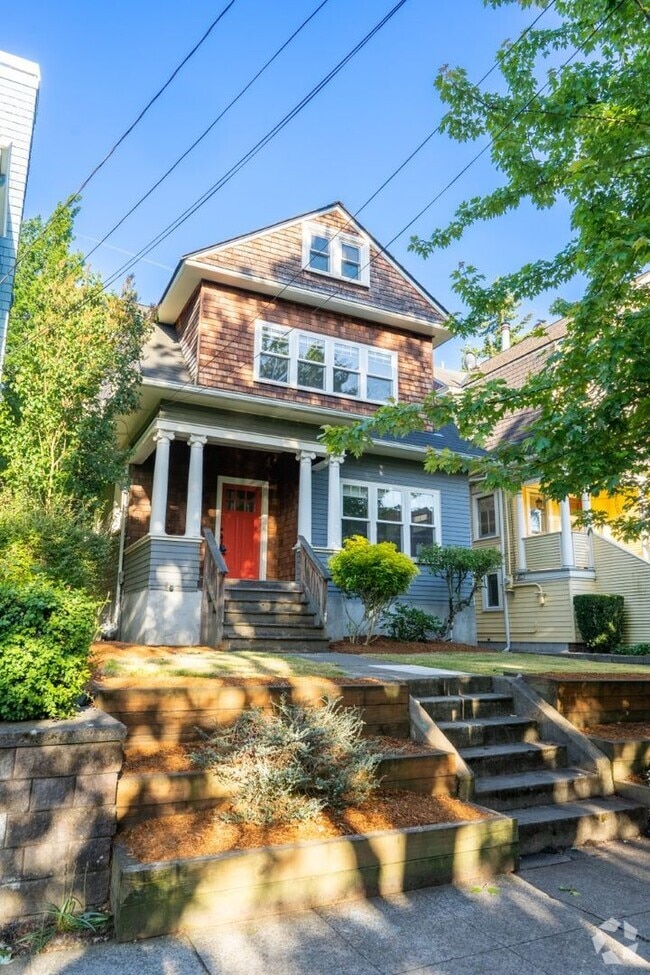 Building Photo - 620 14th Ave E