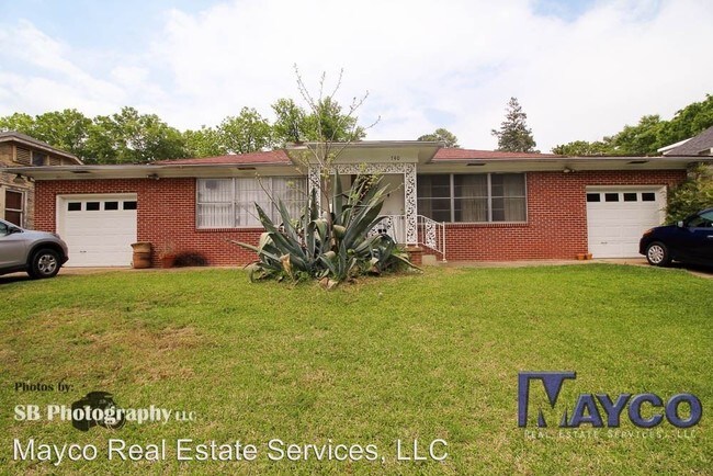 Building Photo - 742 Dudley Dr