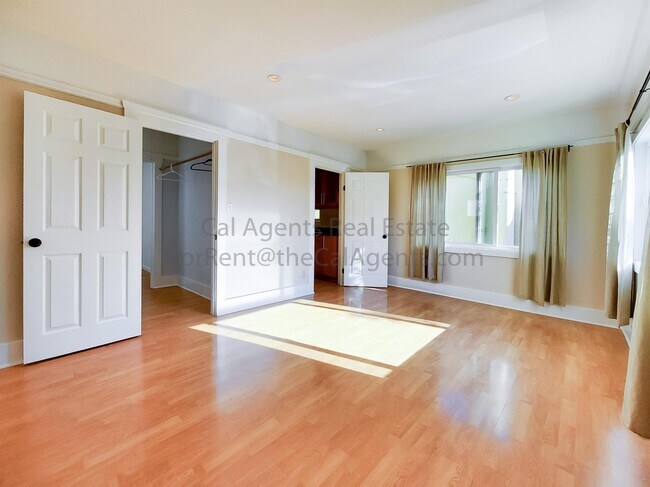 Building Photo - 961 Kains Ave