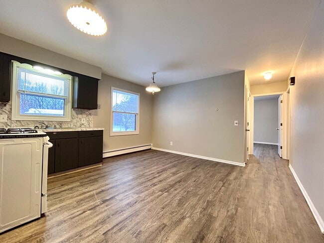 Foto del edificio - Two Bedroom Apartment in Northwest Grand Rapids - $400 Off Move-in by 2/15/26!