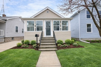 Building Photo - 286 E 1st St