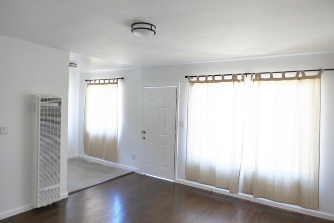 Building Photo - 3005 S Normandie Ave