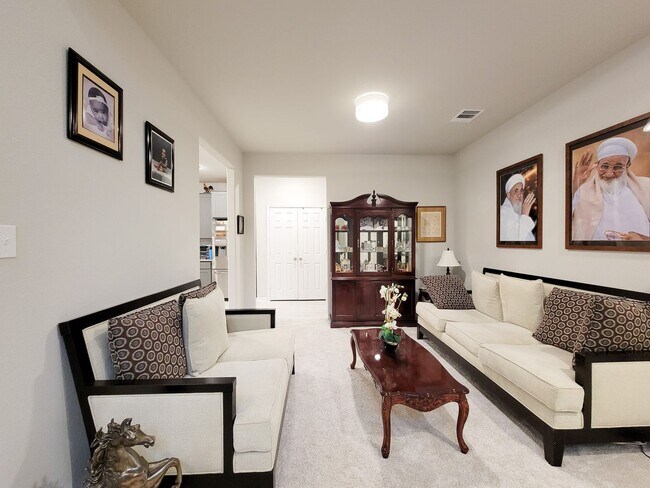 Foto del edificio - This stunning 2-year-old house with 4 beds, 3 baths, and an attached 2-car garage, it offers ampl...