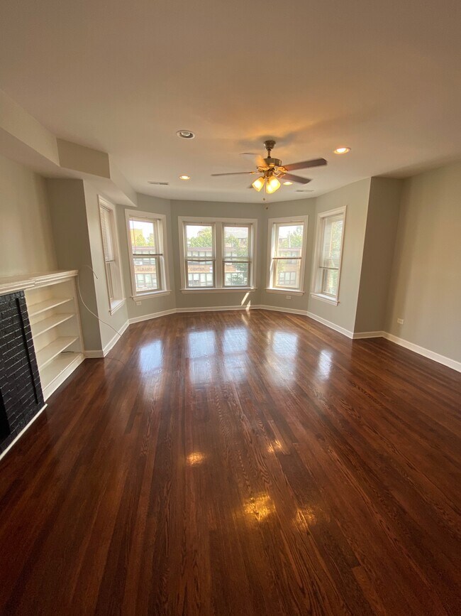Foto del edificio - 5114 N Kimball Ave