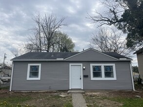 Building Photo - 420 S Wheatland Ave