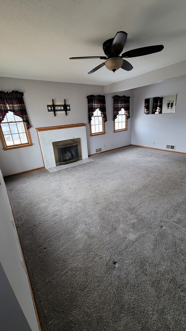 Building Photo - 326 N 3rd St