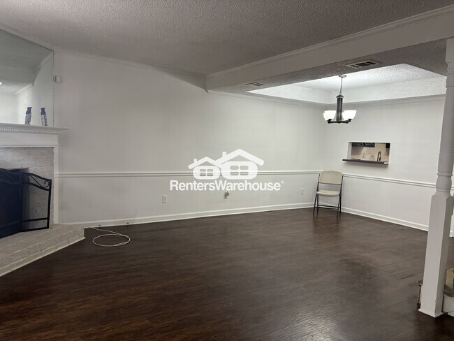 Foto del edificio - 1140 Country Club Pl