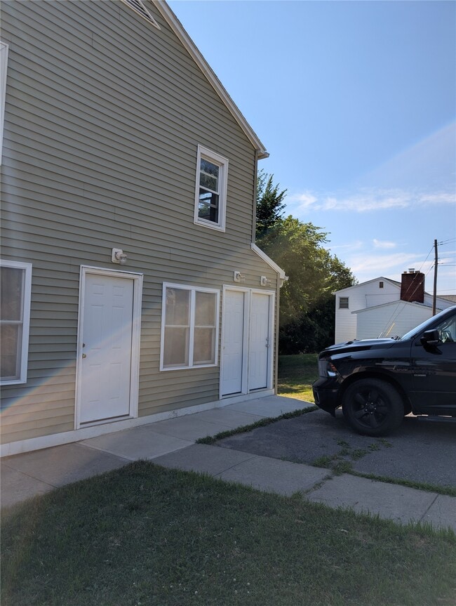 Building Photo - 86 Burr Ave