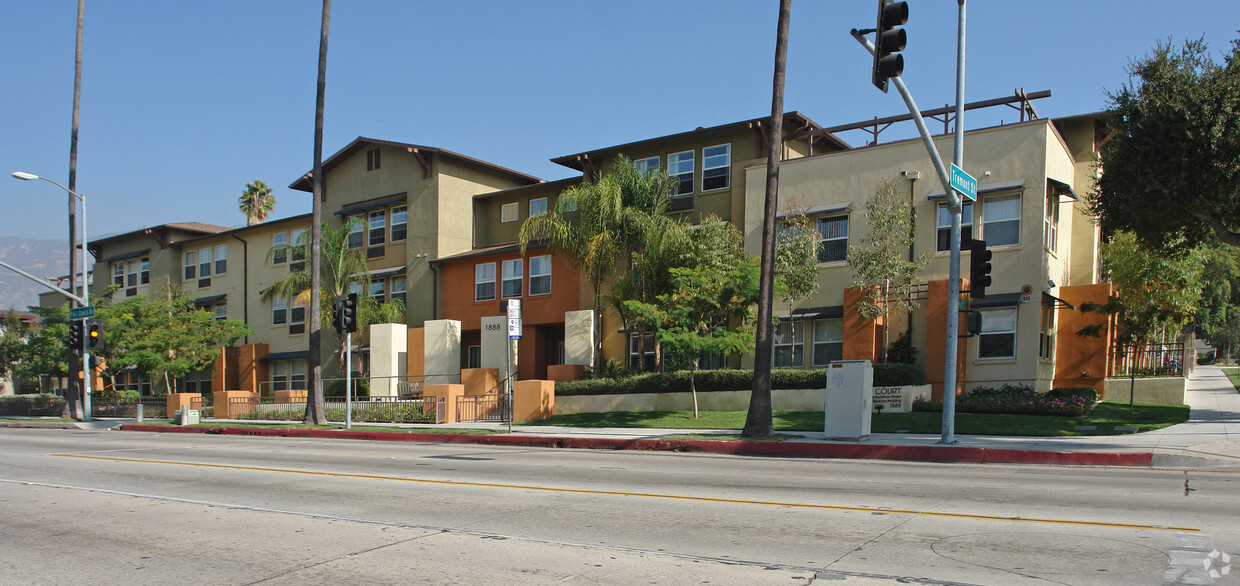 Primary Photo - Rosewood Court