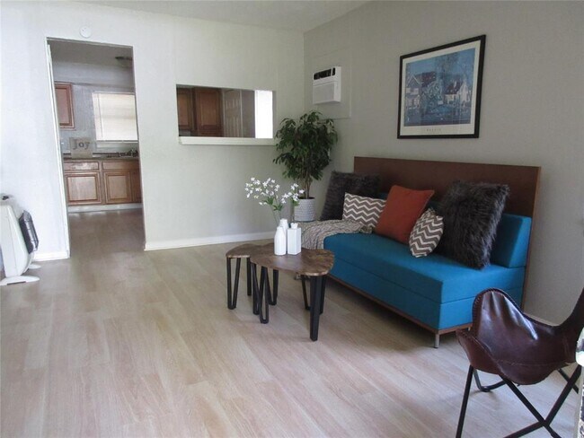 Foto del edificio - 7516 Lockwood Dr