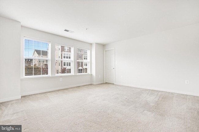 Building Photo - 44087 Vaira Terrace