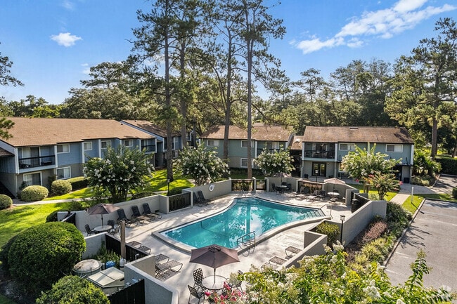 Building Photo - Pinetree Gardens