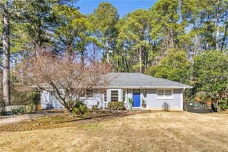 Building Photo - 3006 Hollywood Dr