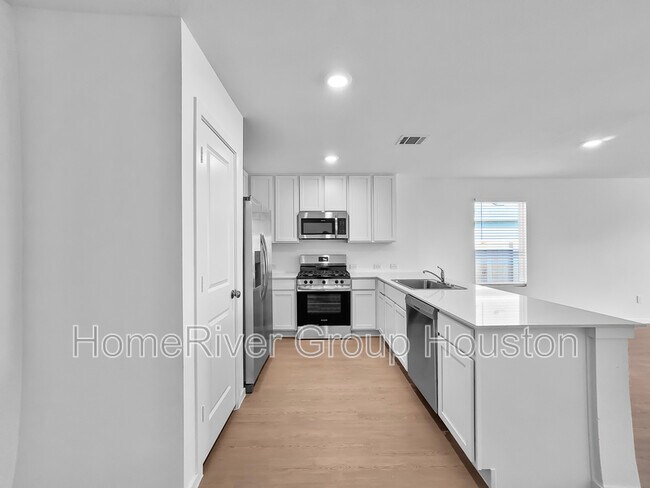 Foto del edificio - 16492 Blossom Grv Dr